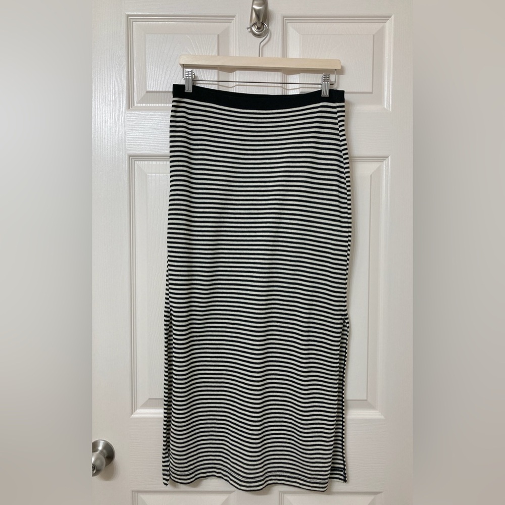GAP Black White Stripe Knit Side Slit Maxi Skirt Medium Parisian Chic Collegiate